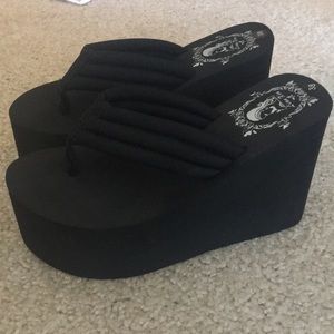 Black NWOT platform sandals, 4 inch heel platform